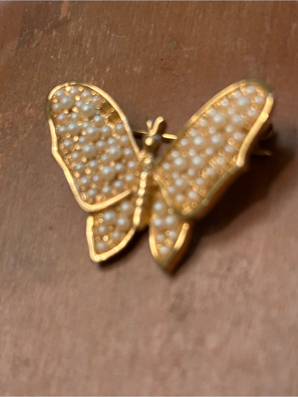 Vintage Trifari Gold Butterfly Brooch with Pearl Detailing - Picture 4 of 6
